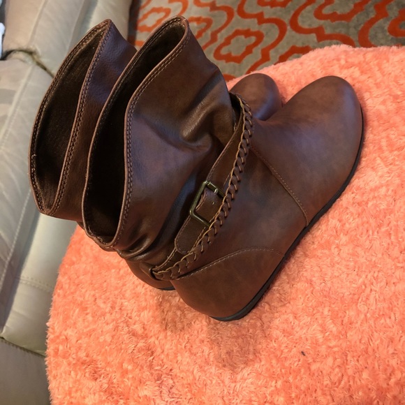 SOLD! American Eagle Women’s RACHEL SLOUCH BOOTS - Picture 2 of 8